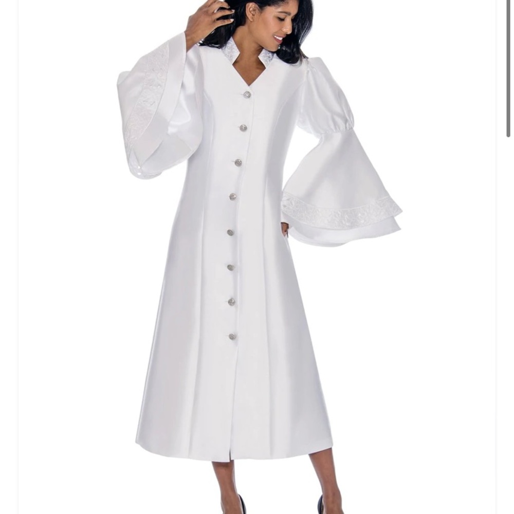 Bell-Sleeve Choir Robe from regal Robes size 18